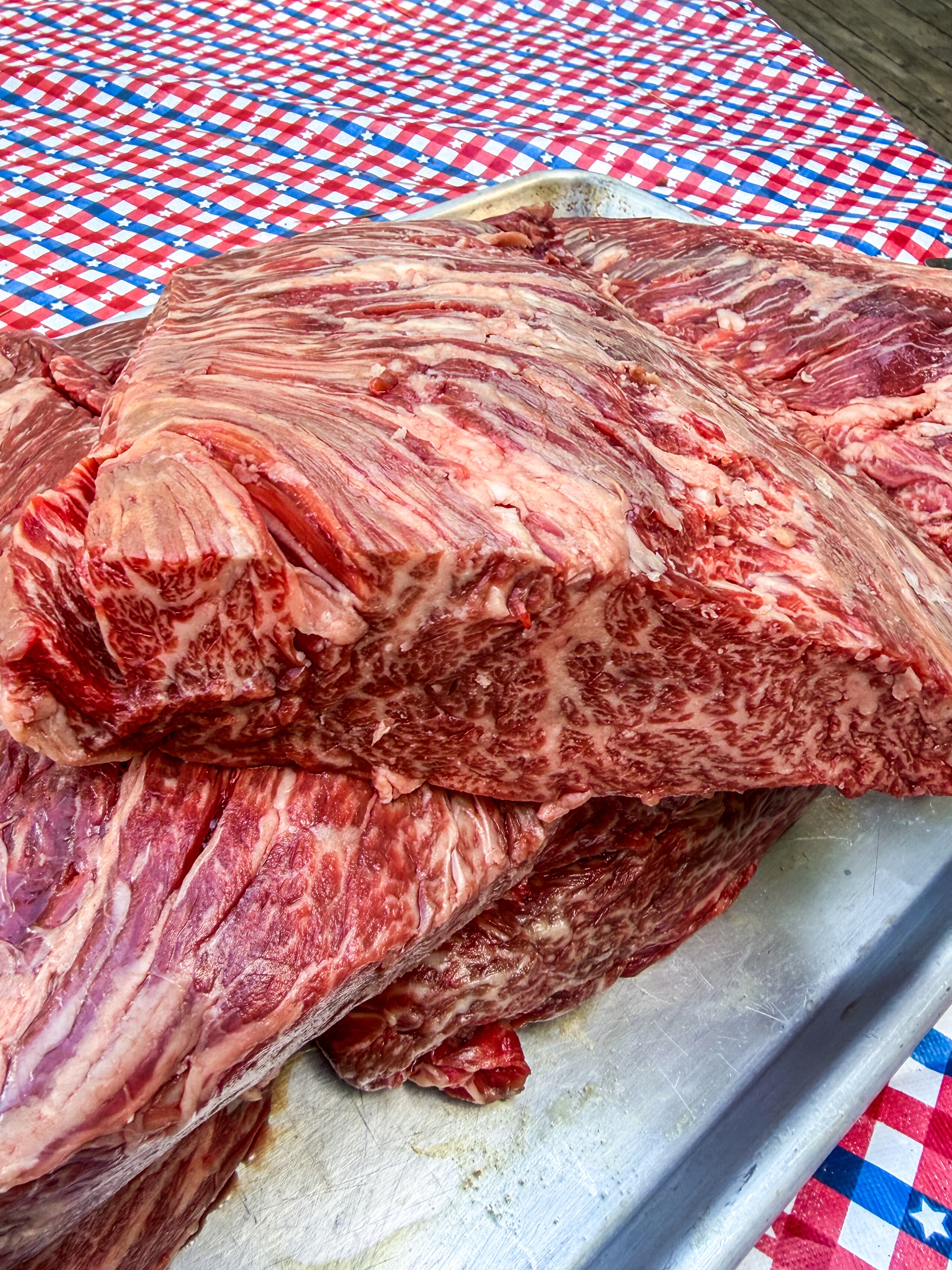 Is there a better way to celebrate #marbledmonday than with this pile of perfectly marbled @snakeriverfarms American Wagyu bavettes?!?!?

I’ll just be over here drooling!

#TeamSRF #thesrfexperience #wagyu #beef