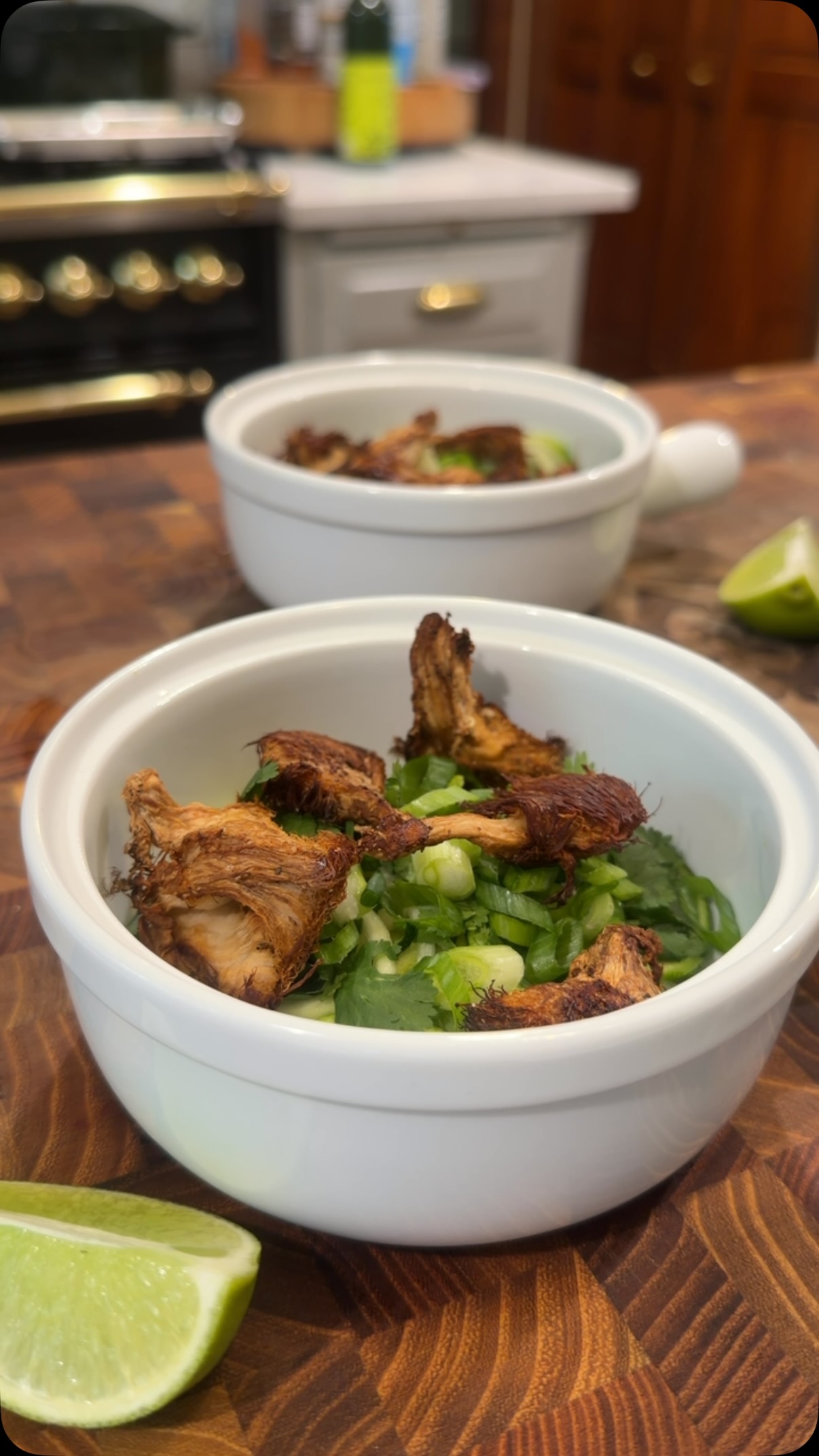 Farmer’s market lion’s mane, zucchini noodles, cilantro, scallions, and a ladle of piping hot mushroom broth poured tableside. The perfect soup, no notes.

#mushrooms #soup #farmersmarket #lionsmane #soupseason