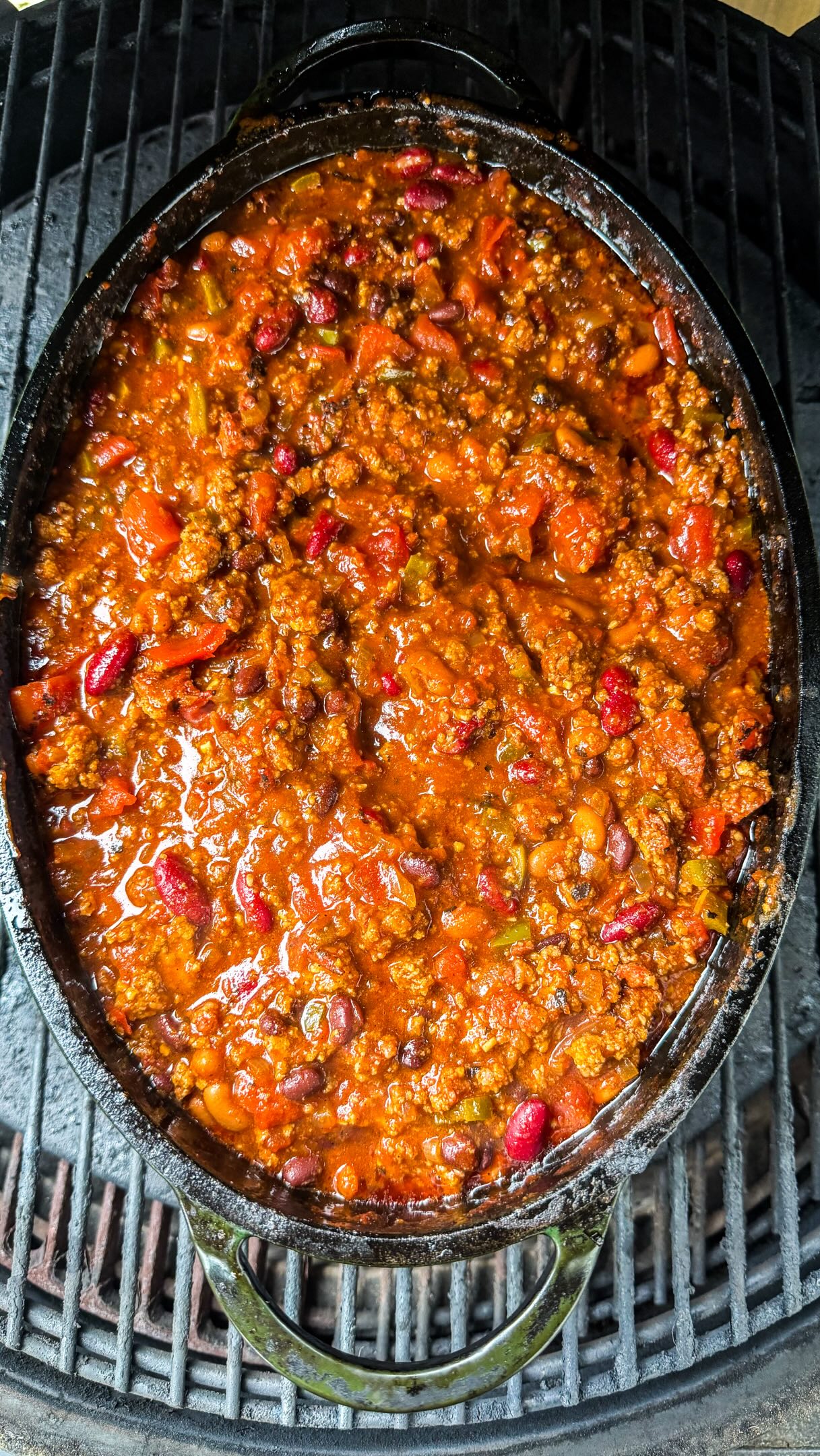 Smoked Wagyu chili on the Big Green Egg 🔥 Save this for the first cold weekend.

🛒 INGREDIENTS
• 2 lb ground beef (I use @snakeriverfarms Wagyu)
• 1 lb ground pork (@snakeriverfarms Kurobuta)
• 2 white onions, chopped
• 2 bell peppers, chopped
• 3 tbsp minced garlic
• 4 tbsp chili seasoning (I use @meatchurch Texas Chili Seasoning Mix)
• 1 bottle @samueladamsbeer Oktoberfest
• 1 can each: pinto, black & dark red kidney beans
• 3 cans fire-roasted tomatoes
• 1 can tomato paste
• 1 can tomato sauce

🔥 HOW TO
1️⃣ Set your @biggreenegg up for indirect cooking at 250°F.
2️⃣ Mix the beef and pork together and form one big ball.
3️⃣ Onions and peppers go in a Dutch oven. Set a grill grate over the top and put the meat ball on it so the drippings fall into the veggies.
4️⃣ Smoke until the onions and peppers are cooked through.
5️⃣ Stir in the garlic and chili seasoning. Let it bloom until fragrant.
6️⃣ Pour the beer over the meat so it runs into the Dutch oven.
7️⃣ Add all the beans and tomatoes. Let it cook down.
8️⃣ When the meat hits 160°F, pull it, break it up, and stir it into the pot.
9️⃣ Simmer about 45 more minutes.

🍝 SERVE IT
Over protein spaghetti with cheddar, Fritos & minced onion.

Yes, there are beans. Sorry, Matt. 😂
👉 Send this to the friend who says beans don’t belong in chili.

Make it, tag me, and tell me how it turned out. Let’s go! 

#chili #smokedchili #biggreenegg #wagyu #fallrecipes