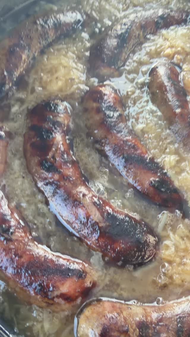 It’s giving spring vibes……..

#BGETeamGreen #BigGreenEgg #Brats #Spring #grilling